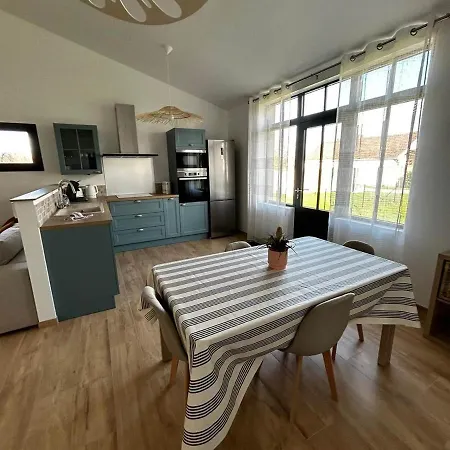 Prázdninový dům Charmante Maison Pres De La Gare 2 *